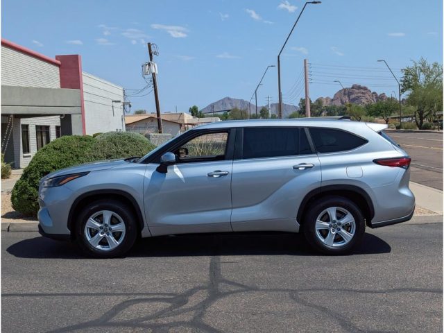 Used 2023 Toyota Highlander LE with VIN 5TDKDRAH7PS018833 for sale in Phoenix, AZ