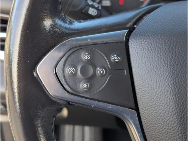 2022 Chevrolet Traverse cruise control buttons