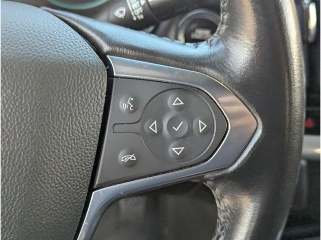 2022 Chevrolet Traverse steering wheel buttons