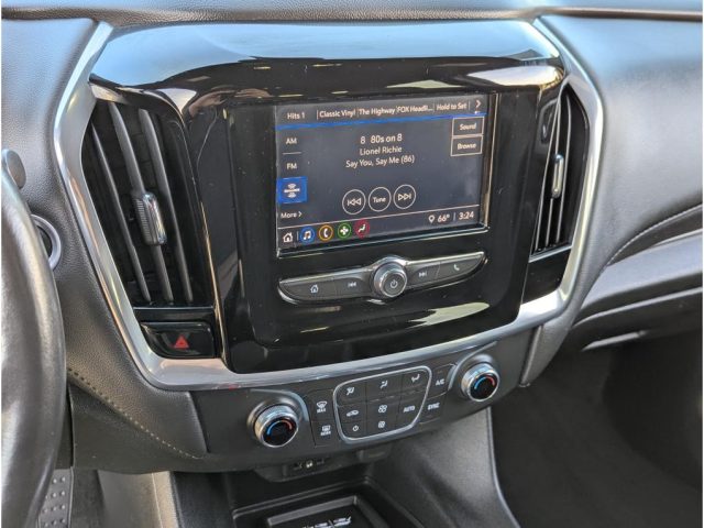 2022 Chevrolet Traverse center console