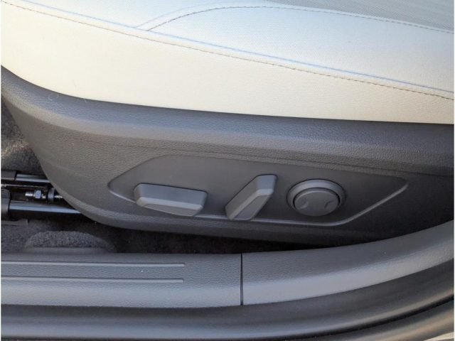 2024 Hyundai Sonata seat controls