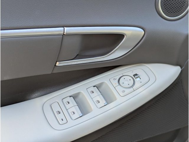 2024 Hyundai Sonata door buttons