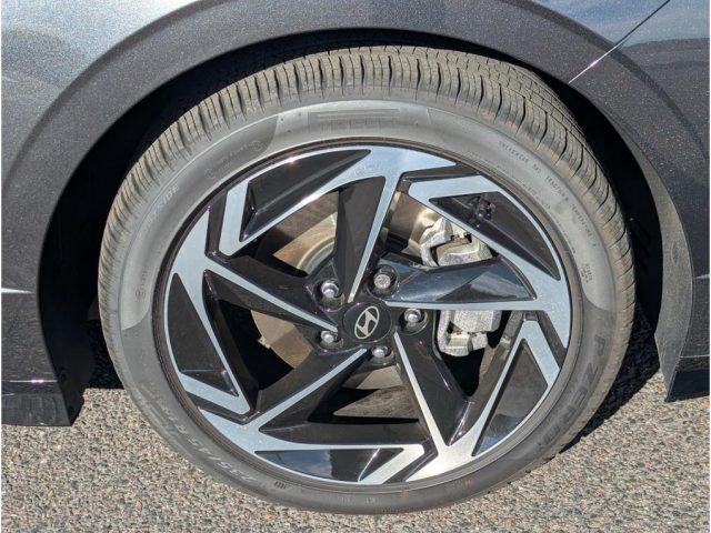 2024 Hyundai Sonata tire