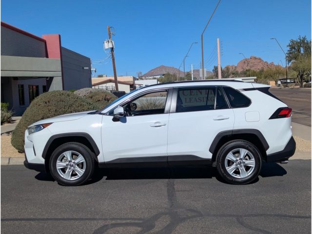 Used 2021 Toyota RAV4 XLE with VIN 2T3W1RFV5MW133403 for sale in Phoenix, AZ