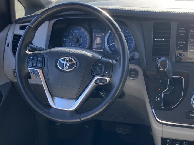 2019 Toyota Sienna XLE Premium - Photo 14