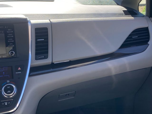 2019 Toyota Sienna XLE Premium - Photo 16