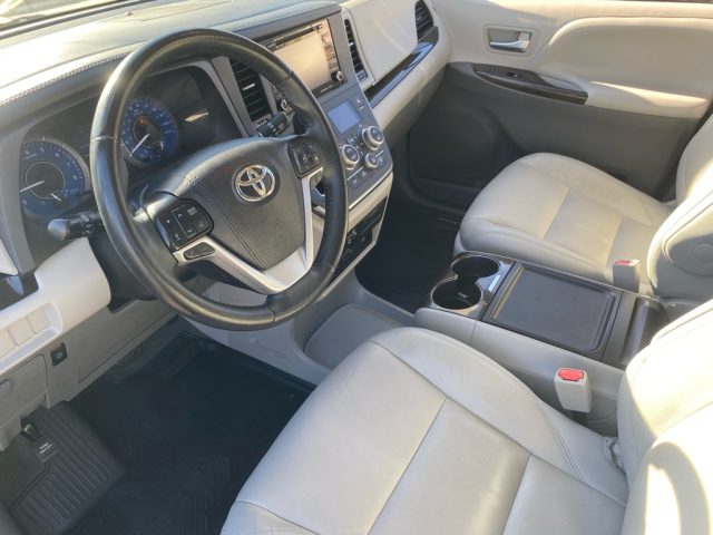 2019 Toyota Sienna XLE Premium - Photo 19