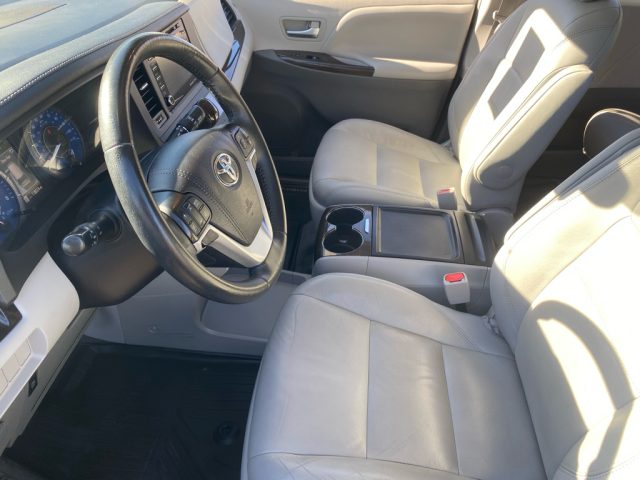 2019 Toyota Sienna XLE Premium - Photo 20
