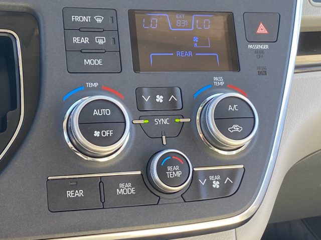 2019 Toyota Sienna XLE Premium - Photo 28