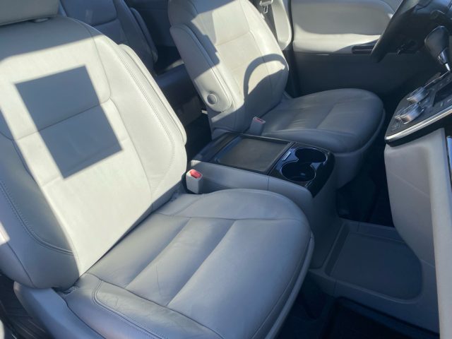 2019 Toyota Sienna XLE Premium - Photo 10