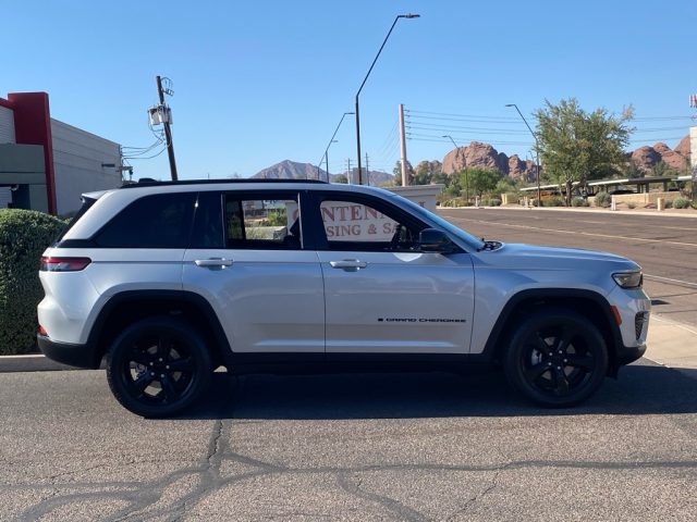 2023 Jeep Grand Cherokee Altitude - Photo 6