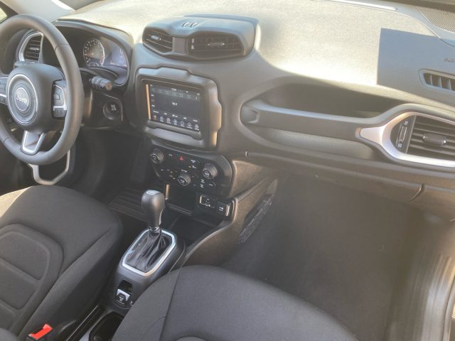 2021 Jeep Renegade Latitude - Photo 12