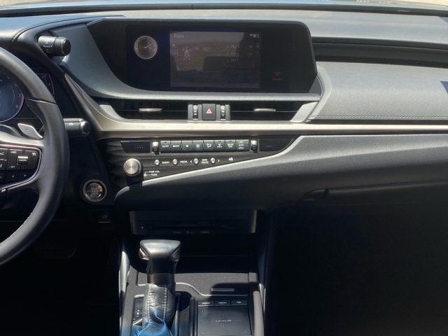 2021 Lexus ES 350 - Photo 14