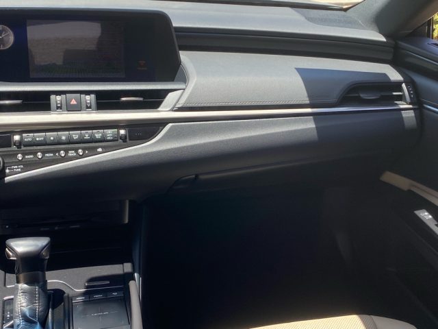 2021 Lexus ES 350 - Photo 15