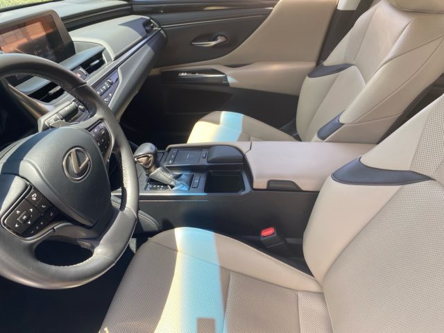 2021 Lexus ES 350 - Photo 18