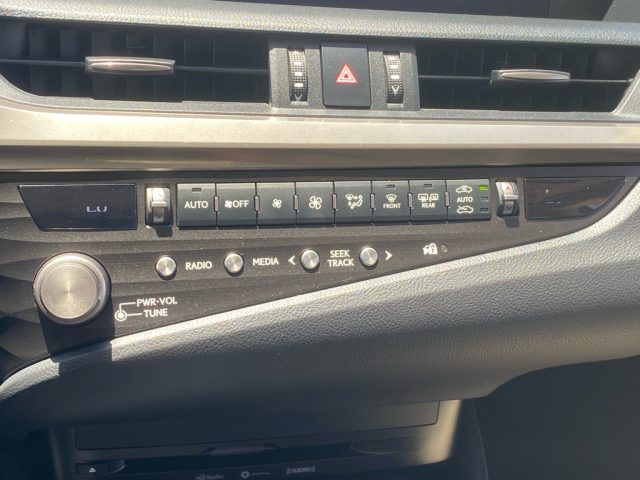 2021 Lexus ES 350 - Photo 27