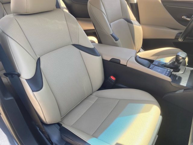 2021 Lexus ES 350 - Photo 9