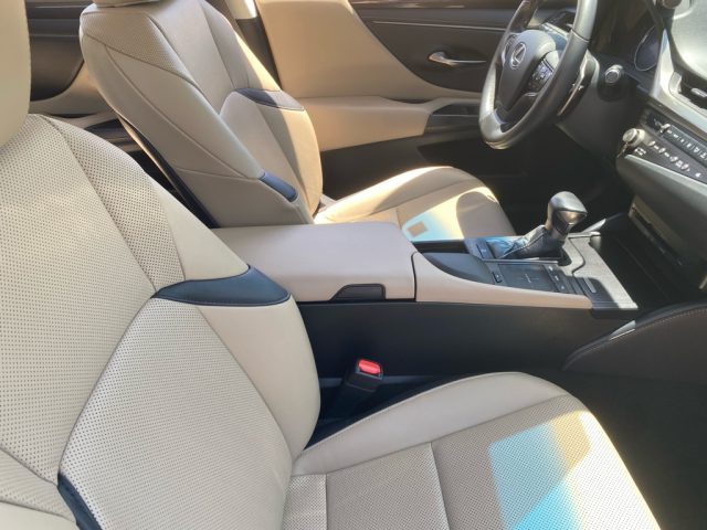 2021 Lexus ES 350 - Photo 10