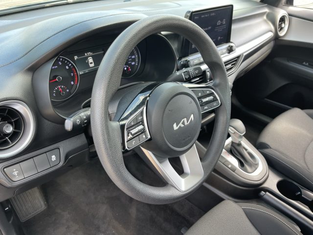 2023 Kia Forte LXS - Photo 23