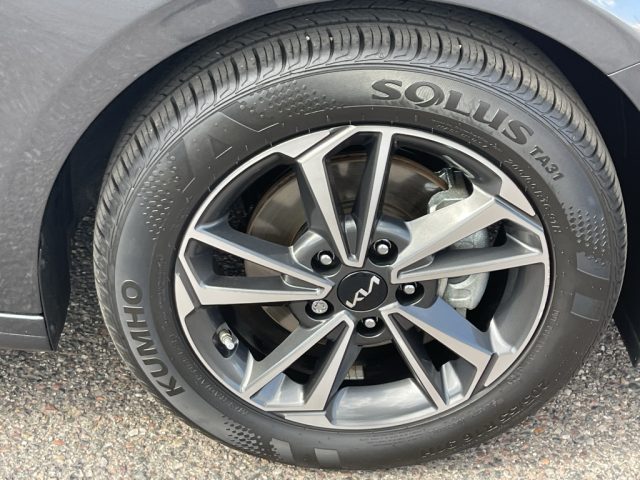 2023 Kia Forte LXS - Photo 9